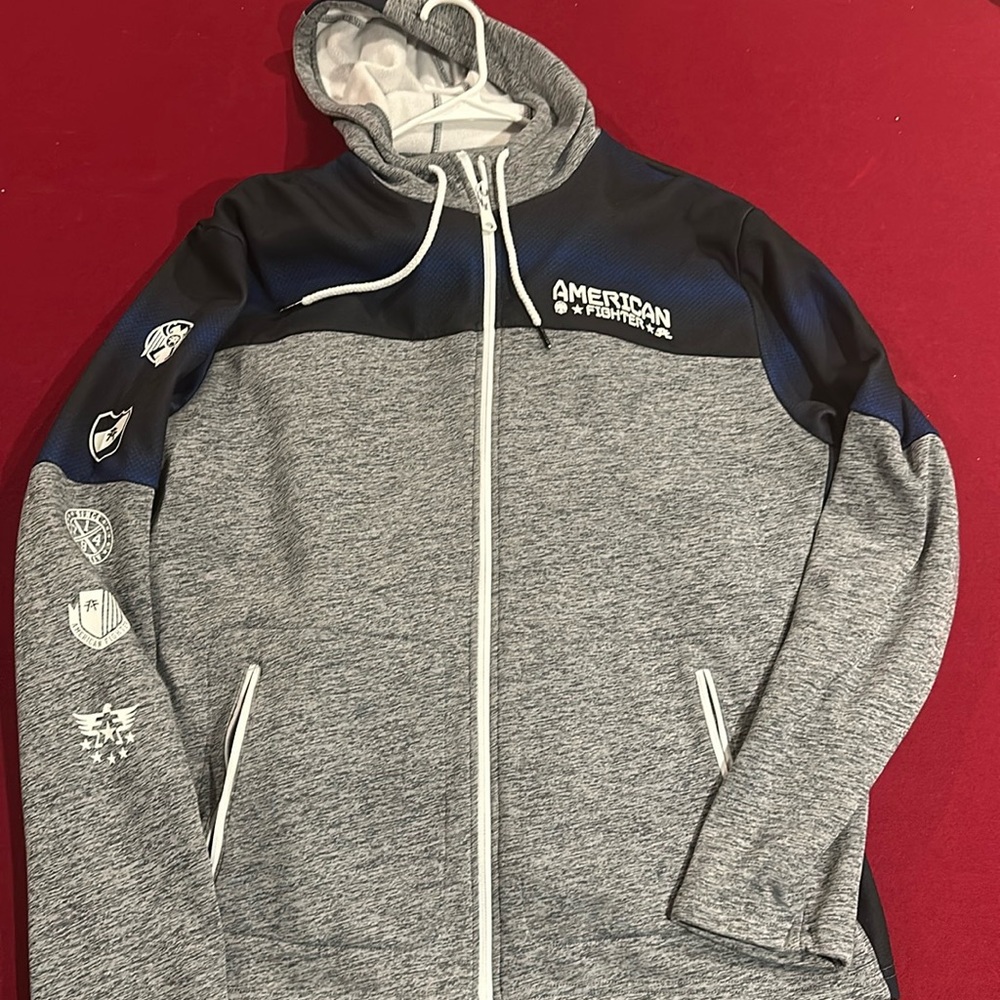 American fighter men’s sweatsuit. Pants size medium top size XL